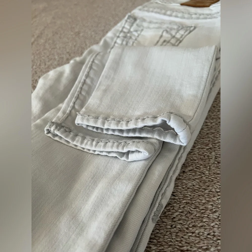 True Religion Halle Low Rise Super Skinny Jeans – Light Gray | Size 25 - Picture 11 of 13